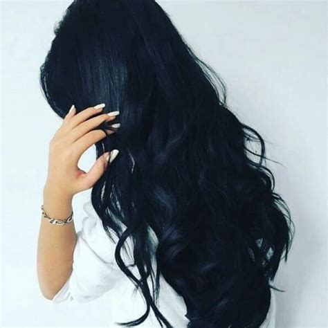 Cabelo preto azulado: Inspirações, cuidados e como fazer em casa.